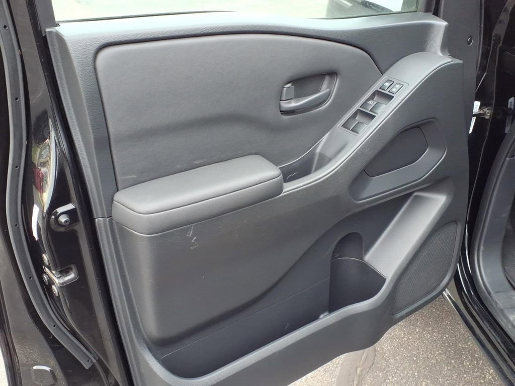 Used 2022 Nissan Frontier S w/ Technology Package image 11