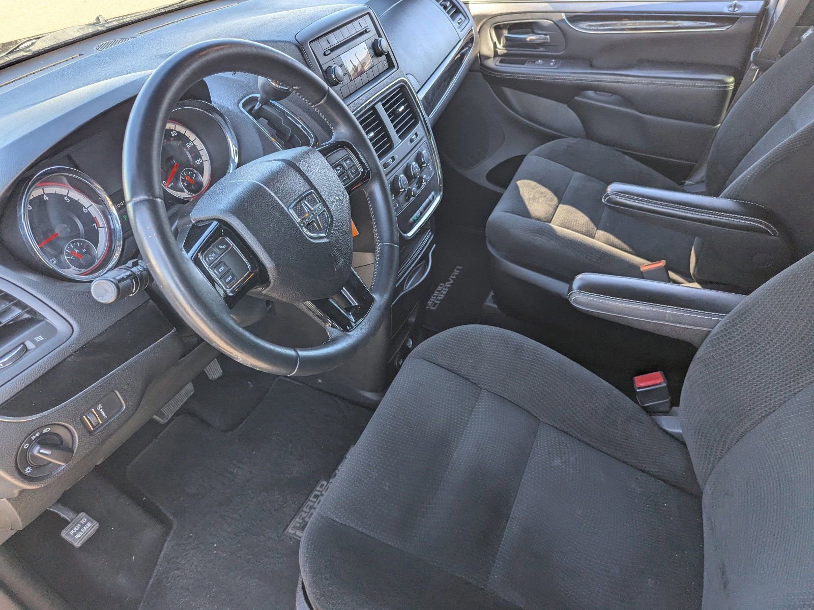 Used 2016 Dodge Grand Caravan SE FWD image 22