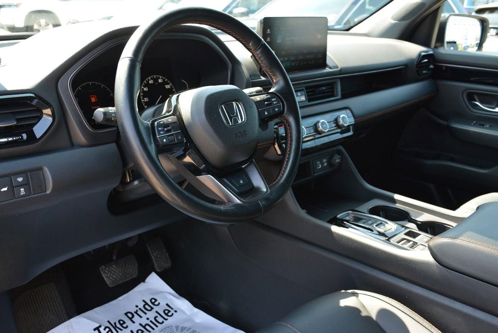 Used 2025 Honda Pilot TrailSport image 8
