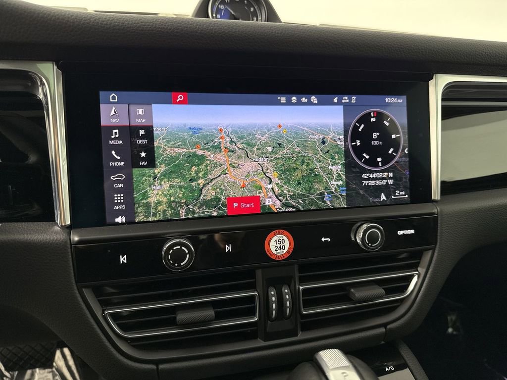 Certified 2025 Porsche Macan image 27