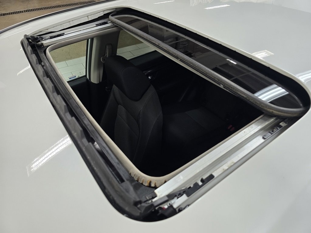 Used 2023 Honda CR-V EX image 3