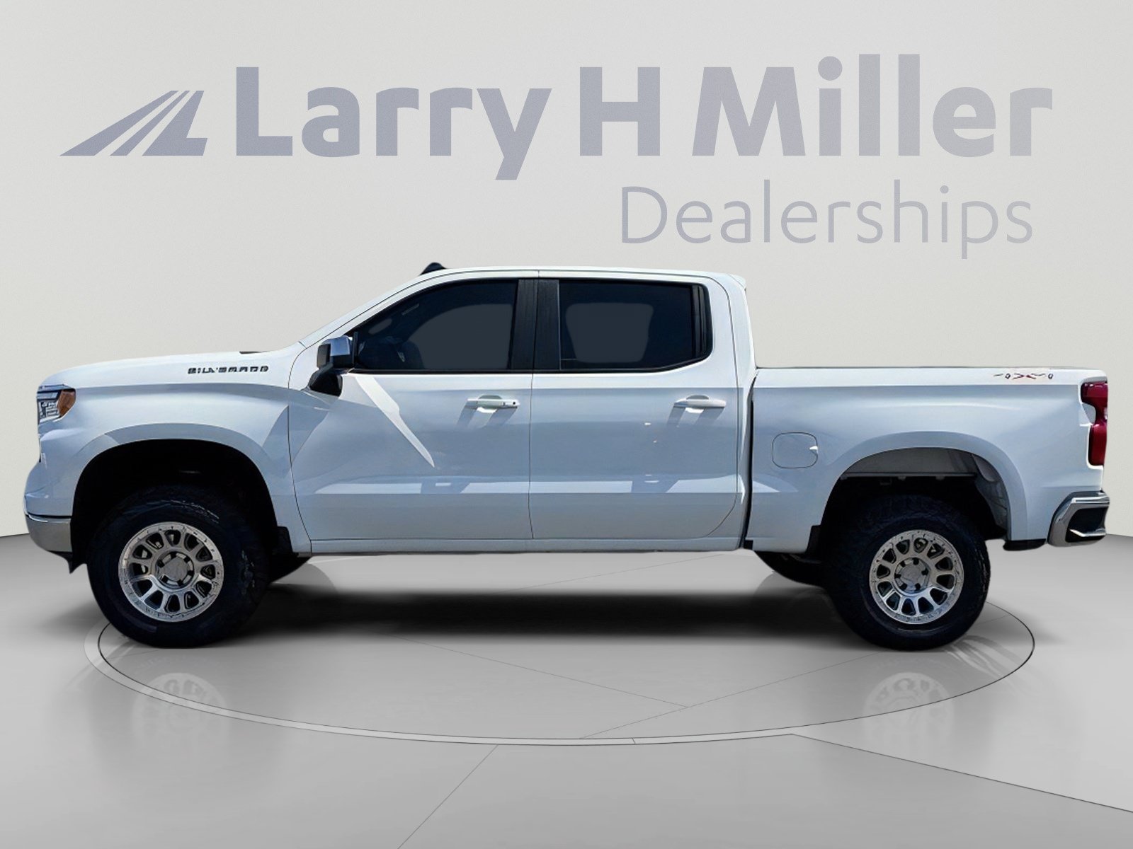 Used 2024 Chevrolet Silverado 1500 LT AWD/4WD image 2
