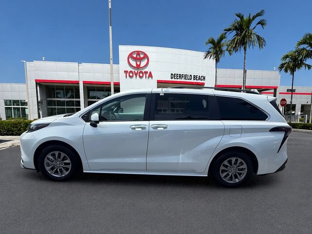 Certified 2026 Toyota Sienna XLE FWD image 4