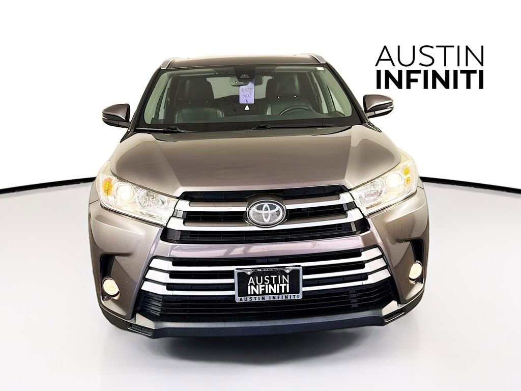 Used 2018 Toyota Highlander XLE FWD image 2
