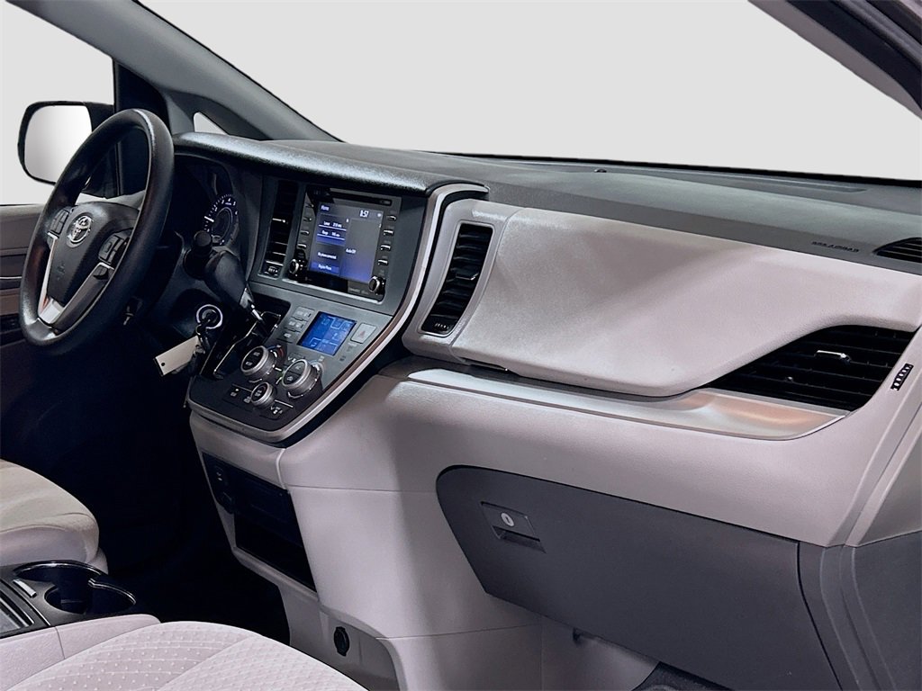 Used 2020 Toyota Sienna LE image 25