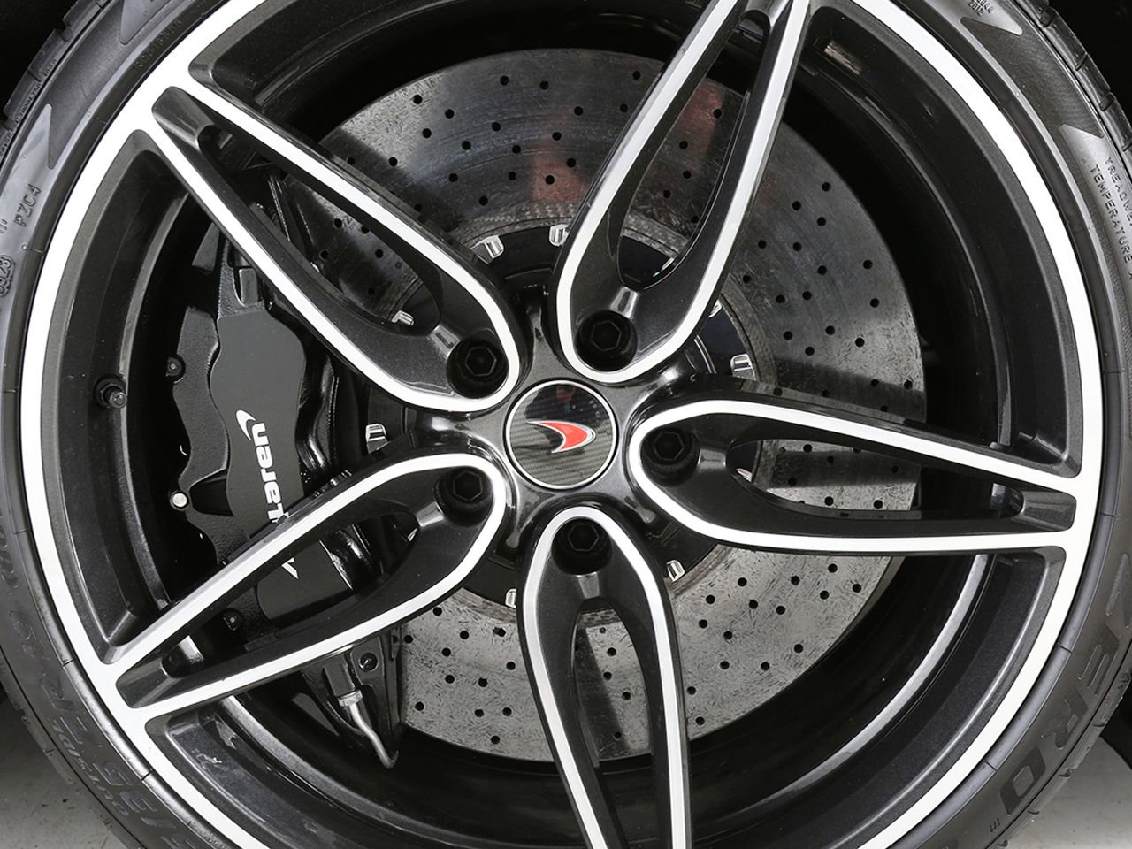 Used 2016 McLaren 570S Coupe image 12