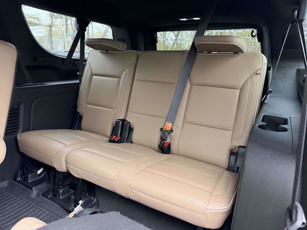 Used 2023 Chevrolet Suburban Premier AWD/4WD image 18