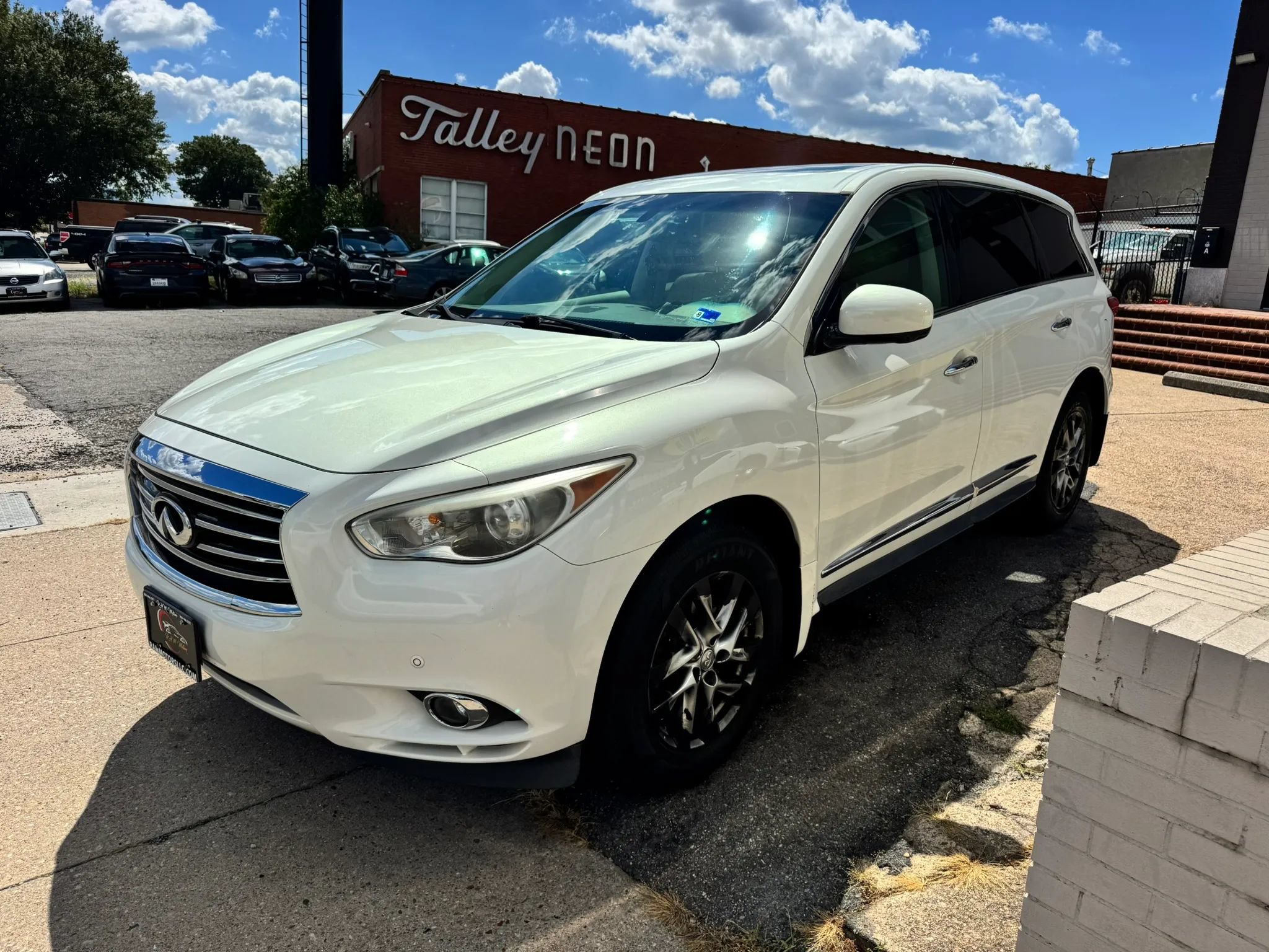 Used 2013 INFINITI JX35 AWD w/ Premium Pkg image 7