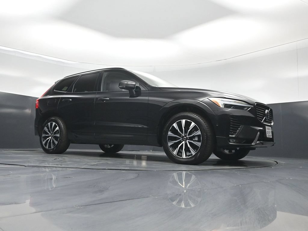 Used 2025 Volvo XC60 B5 Plus AWD/4WD image 3
