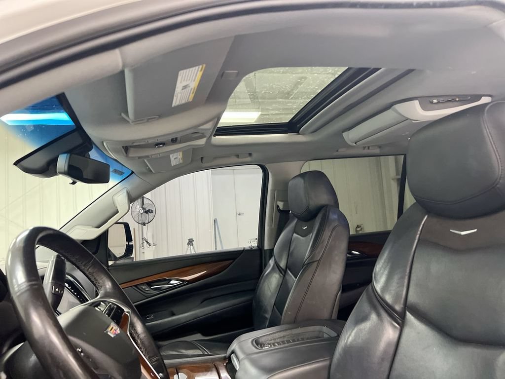 Used 2019 Cadillac Escalade ESV Luxury AWD/4WD image 20