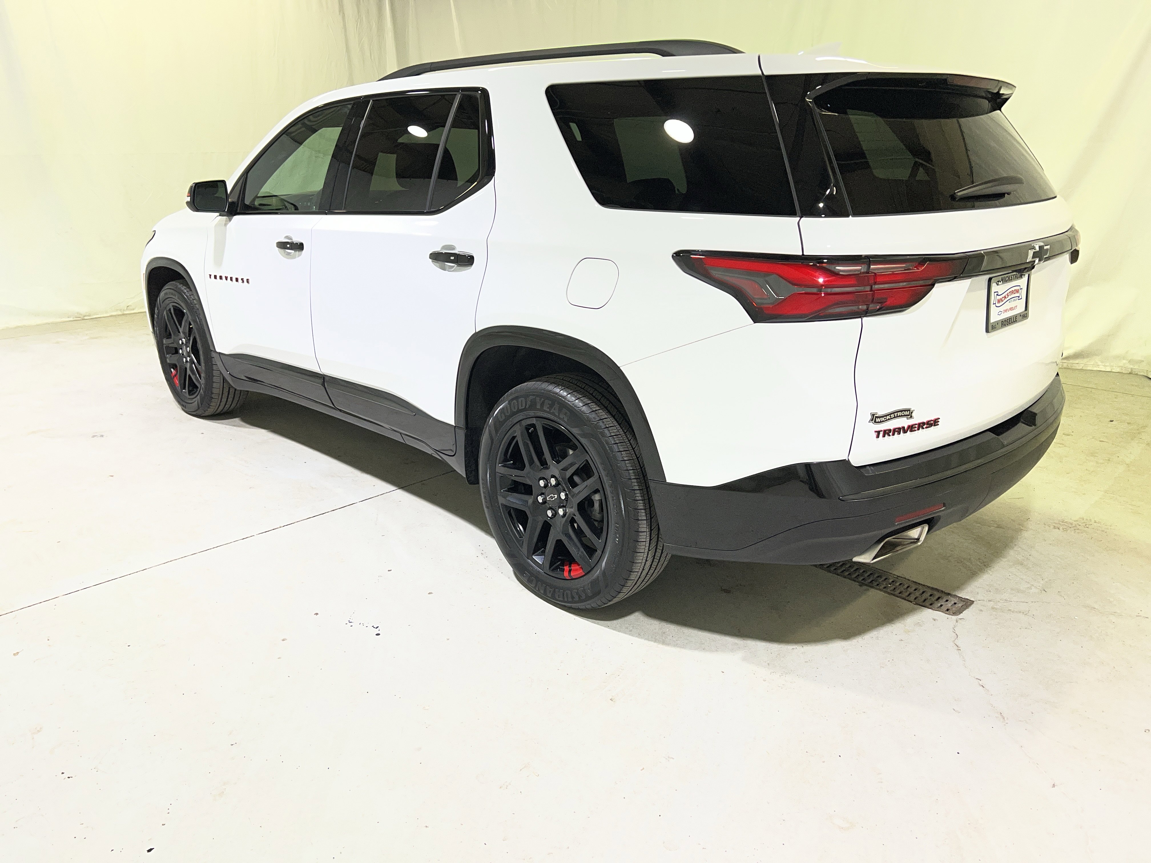 Used 2023 Chevrolet Traverse Premier w/ Redline Edition image 8