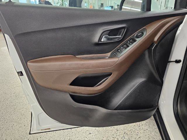 Used 2015 Chevrolet Trax LT w/ LPO, Cargo Package AWD/4WD image 25