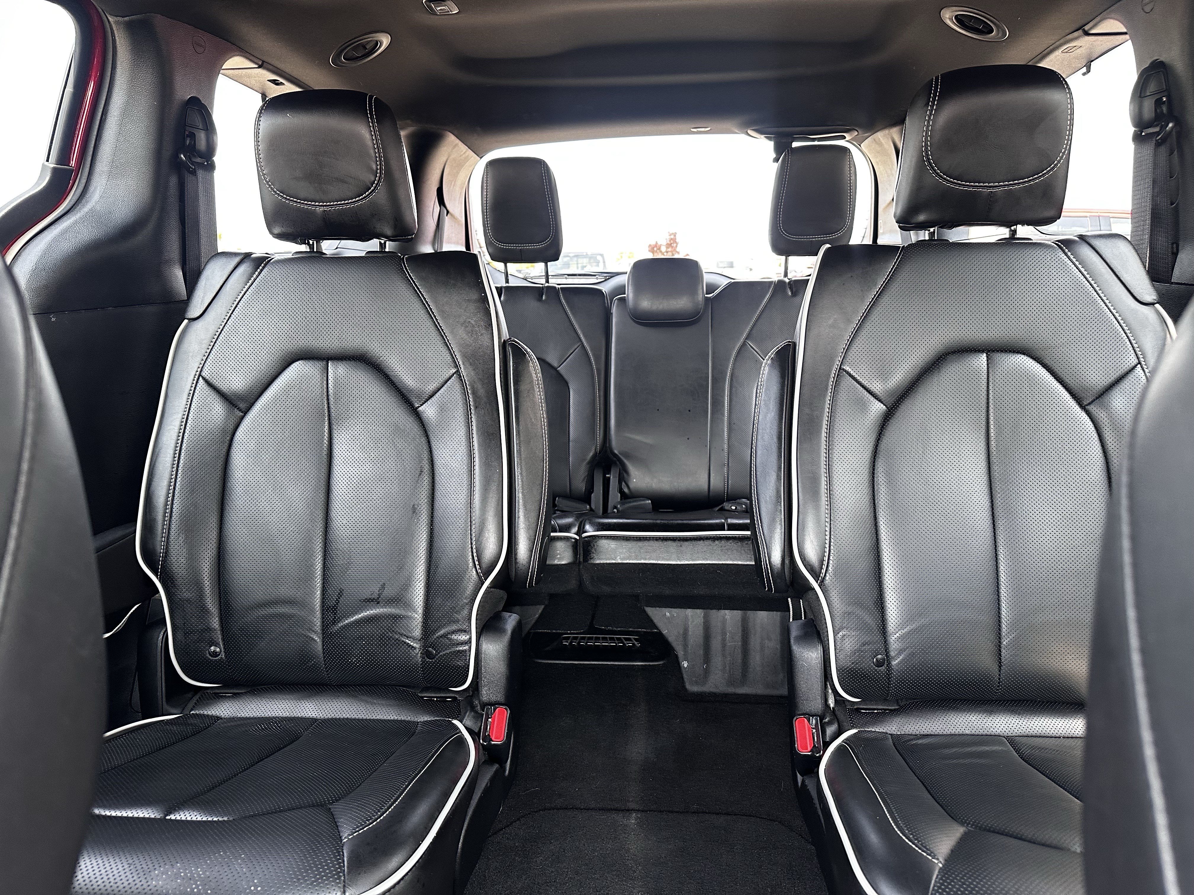 Used 2025 Chrysler Pacifica Limited FWD image 13