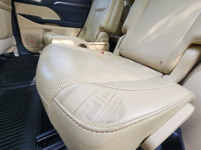 Used 2015 Toyota Highlander Limited Platinum image 22