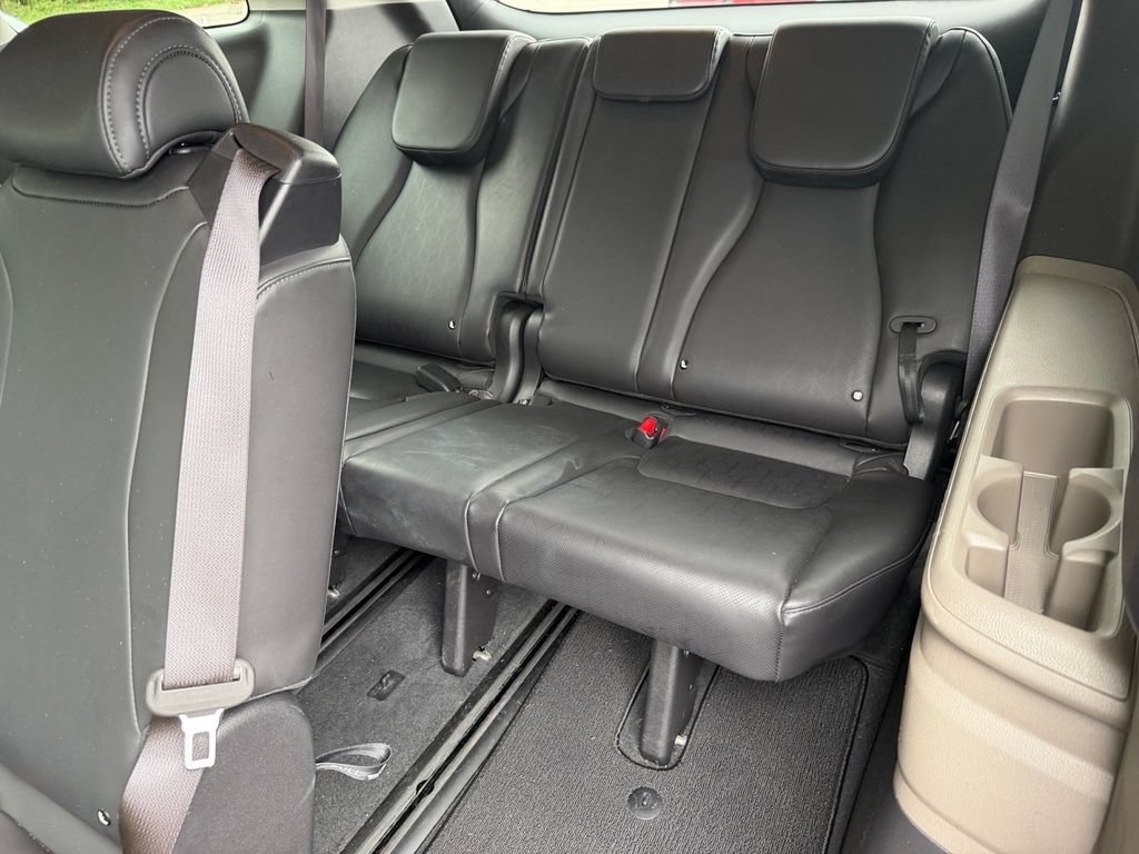 Used 2025 Kia Carnival FWD image 12