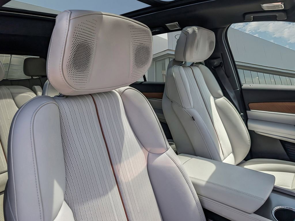 New 2026 Cadillac Vistiq Sport AWD/4WD image 23