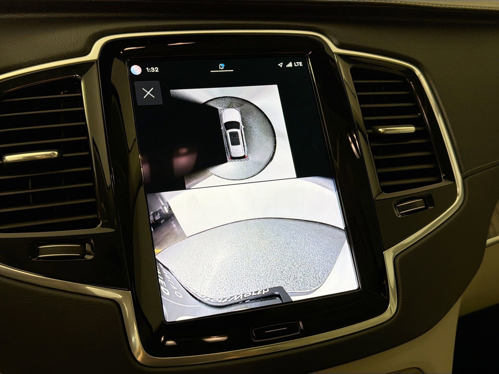 Certified 2024 Volvo XC90 B6 Ultimate w/ Protection Package Premier AWD/4WD image 14