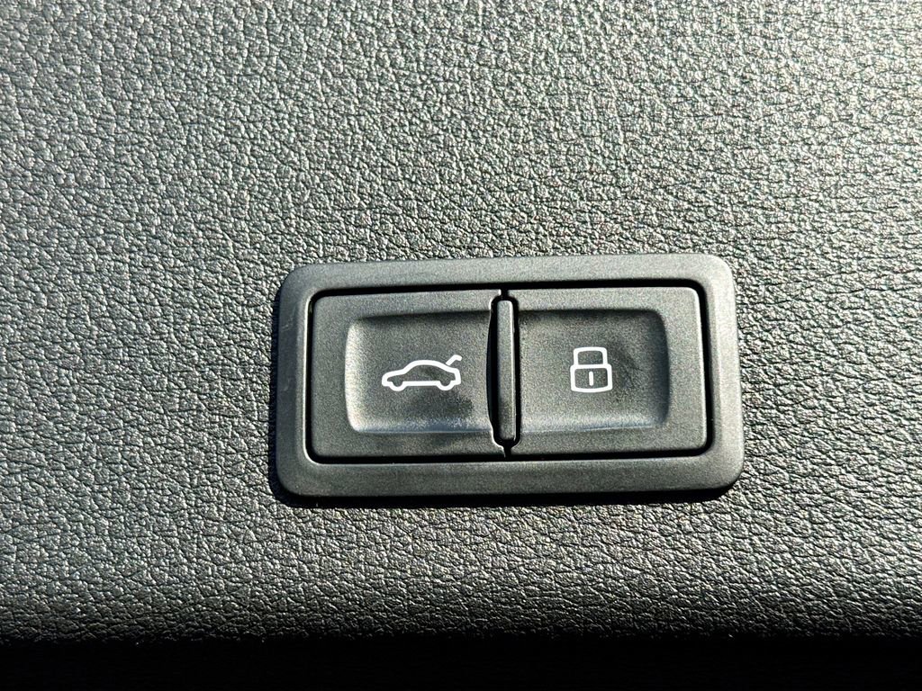 Used 2019 Audi e-tron Prestige w/ Prestige Package image 35