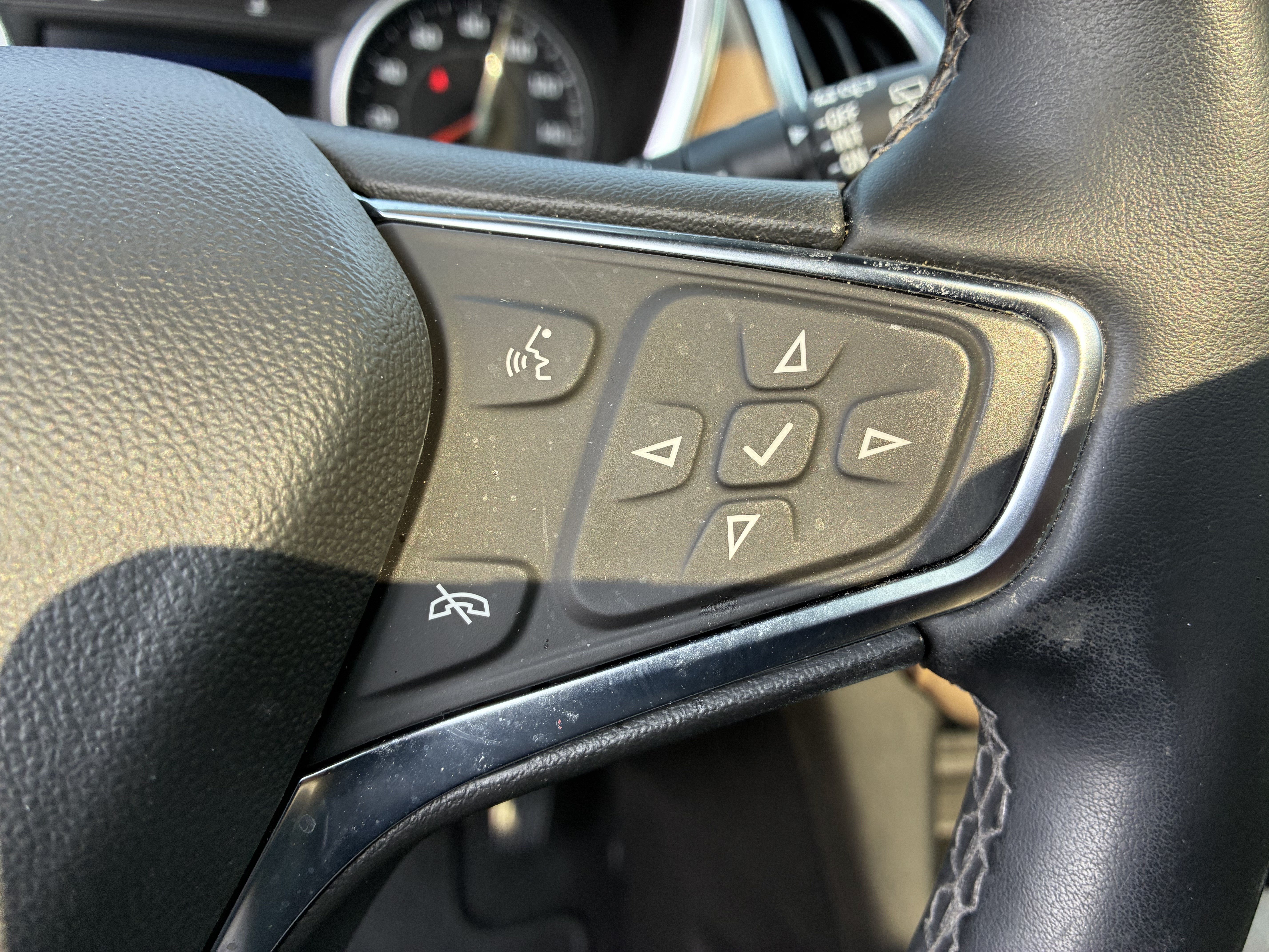 Used 2024 Chevrolet Equinox Premier FWD image 31