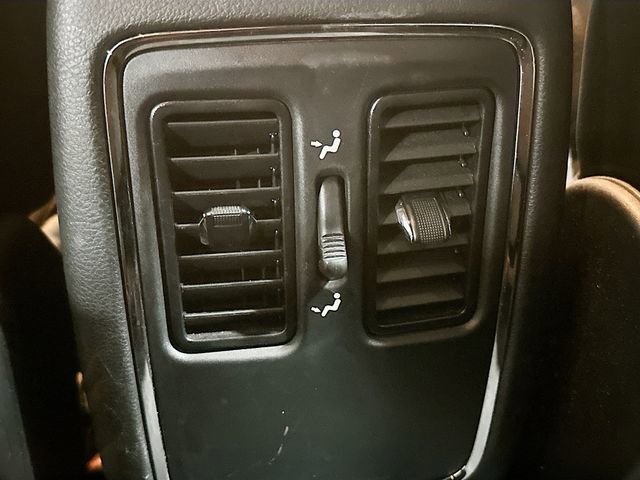 Used 2020 Jeep Grand Cherokee Laredo image 25