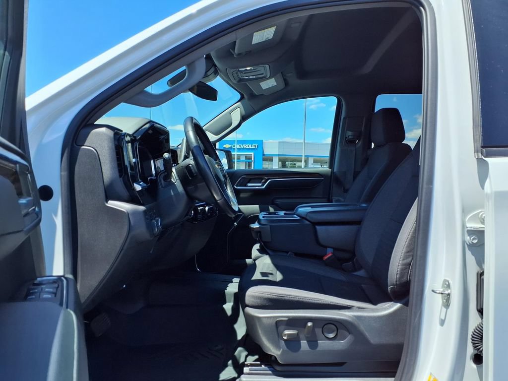 Used 2022 Chevrolet Silverado 1500 LT AWD/4WD image 20