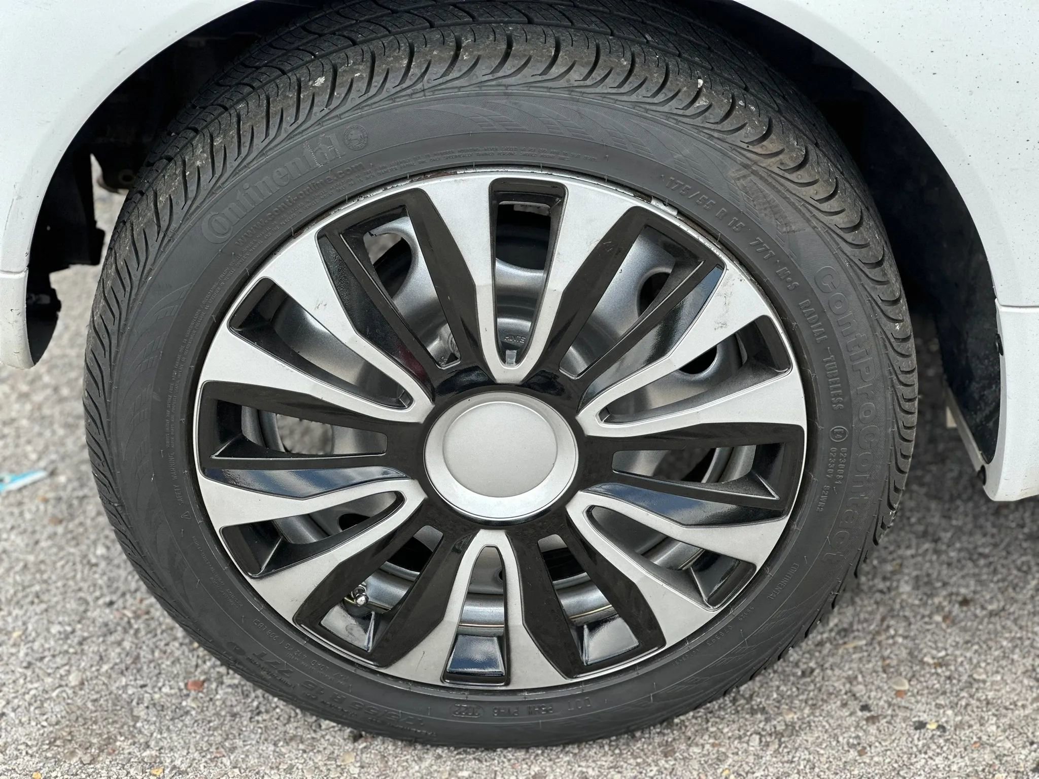 Used 2015 smart fortwo pure RWD image 18