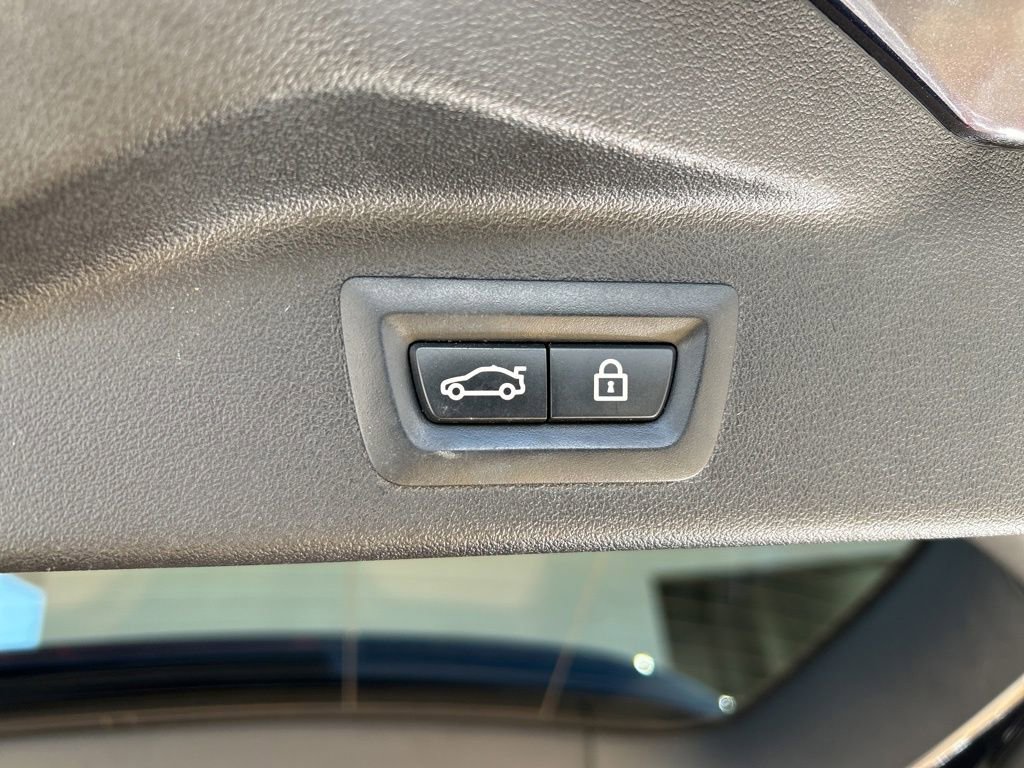 Used 2021 BMW X7 xDrive40i w/ M Sport Package image 30