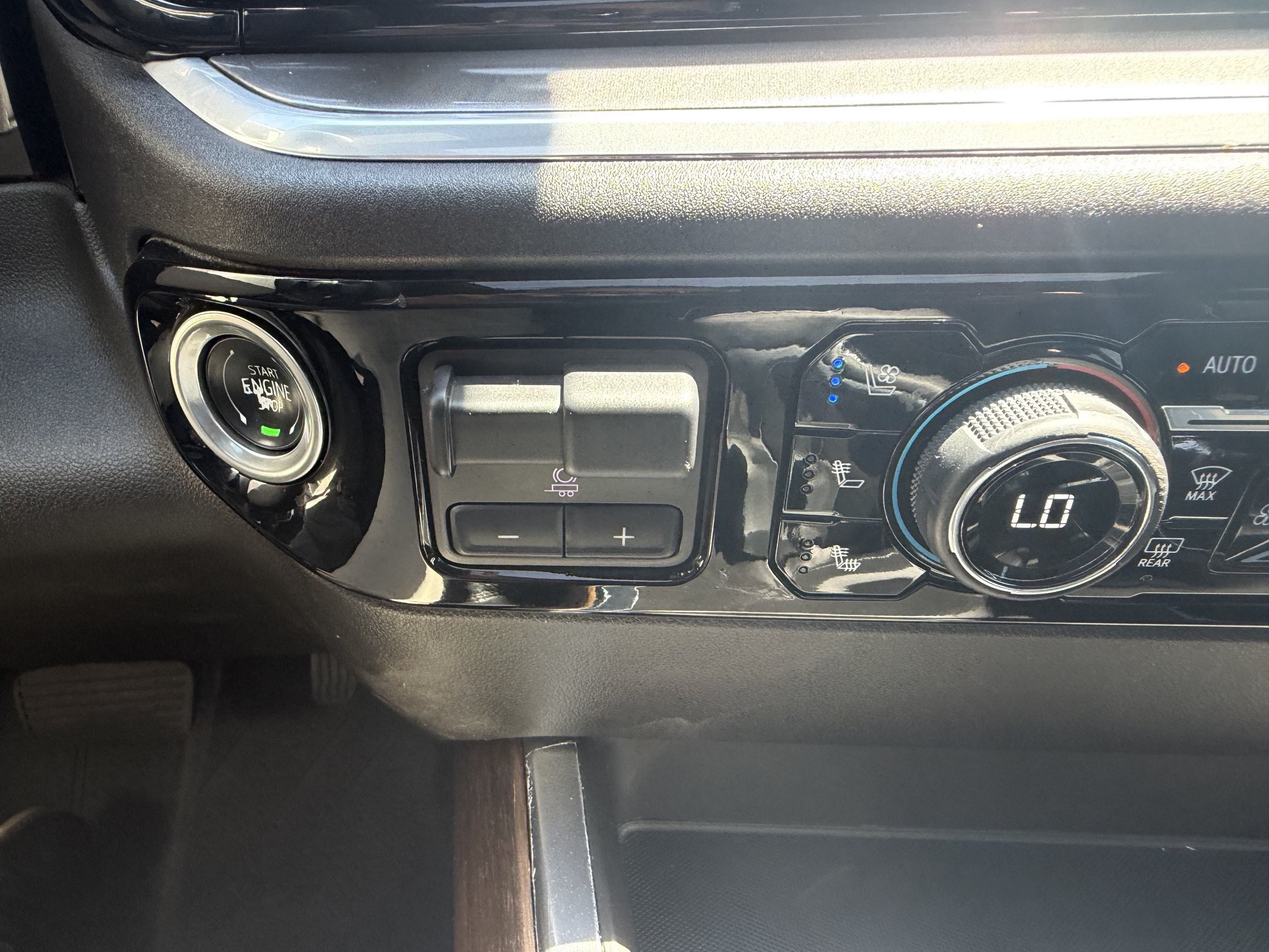 Used 2024 Chevrolet Silverado 1500 High Country w/ High Country Premium Package AWD/4WD image 44