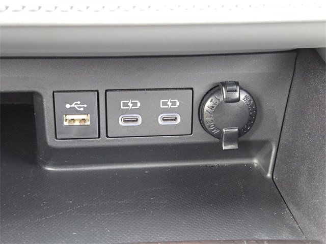 Used 2023 Toyota Highlander L image 8