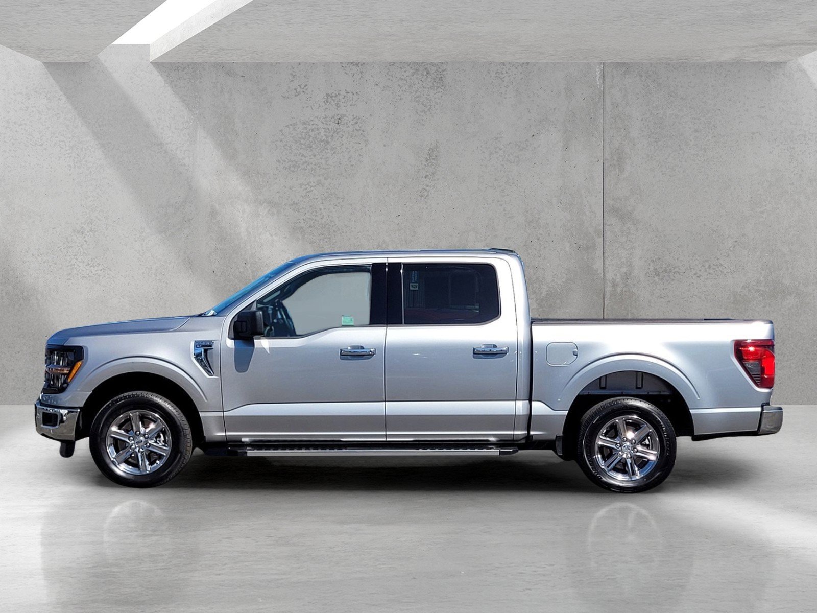 Used 2025 Ford F150 XLT w/ Equipment Group 301A Standard RWD image 8