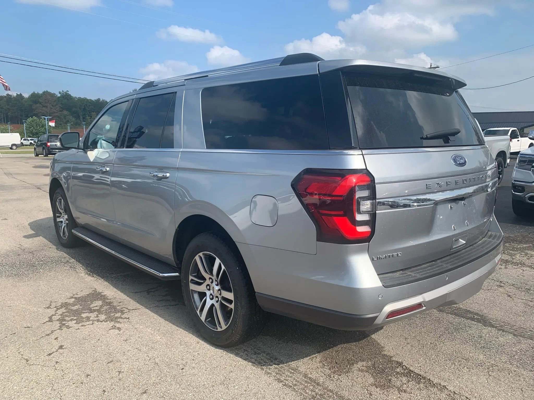 Used 2023 Ford Expedition Max Limited image 4