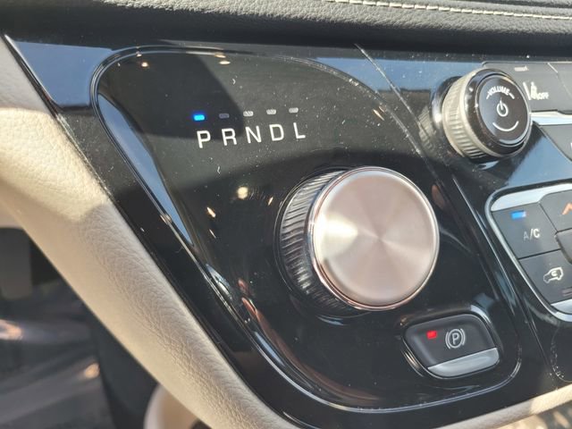 Used 2023 Chrysler Pacifica Touring-L image 20
