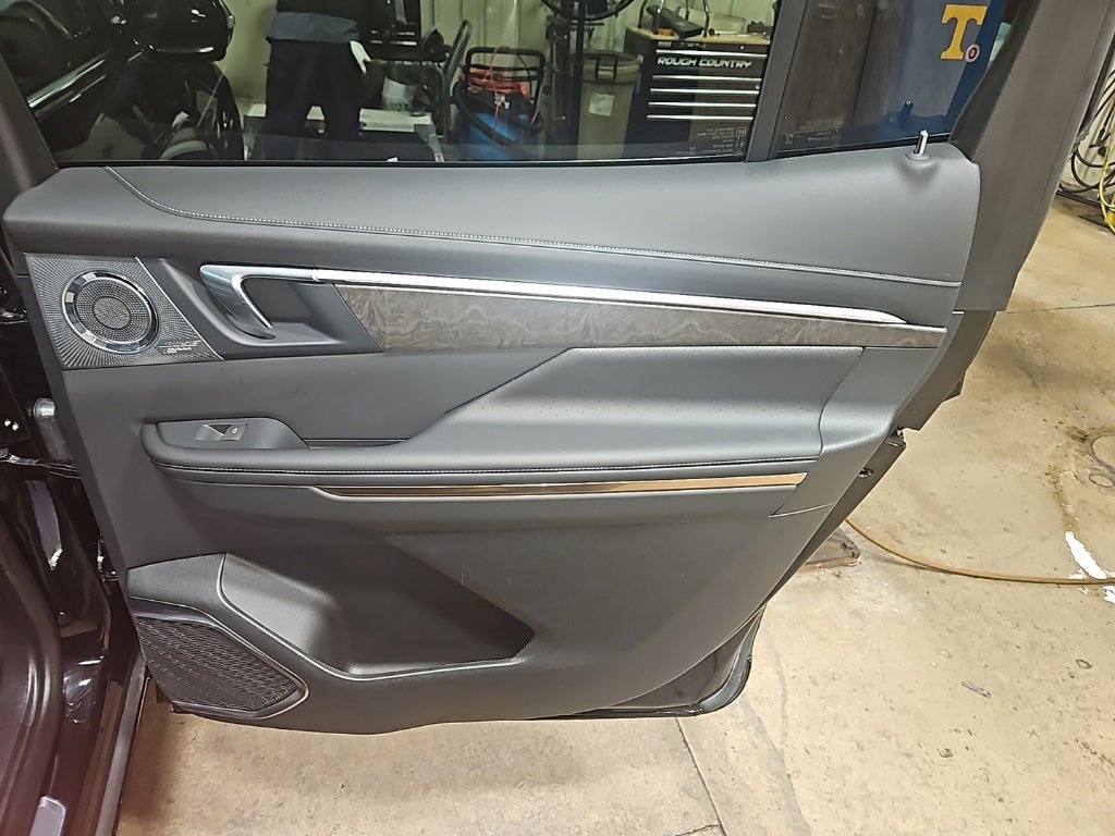 Certified 2025 Buick Enclave Avenir w/ Super Cruise Package image 32