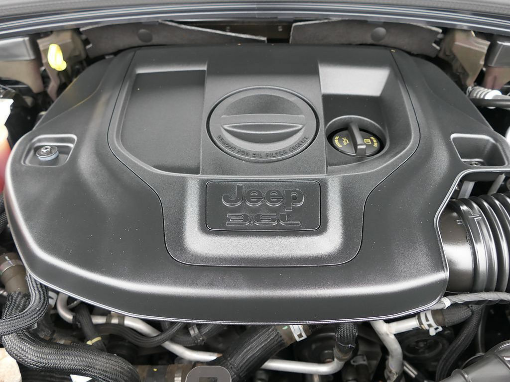 Used 2023 Jeep Grand Cherokee Summit w/ Luxury Tech Group V AWD/4WD image 28