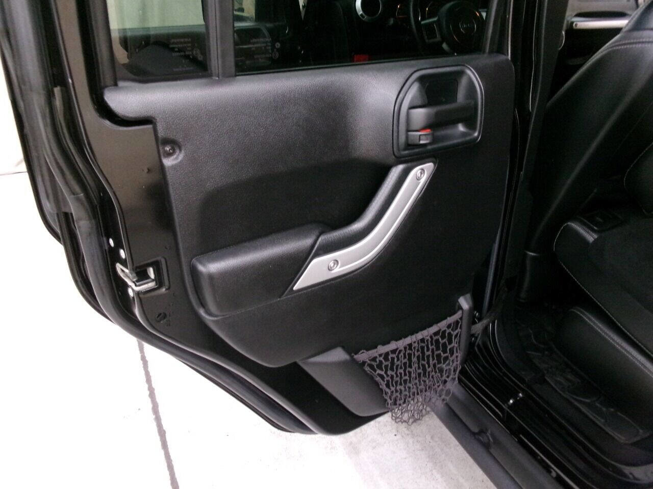 Used 2016 Jeep Wrangler Unlimited Rubicon image 24