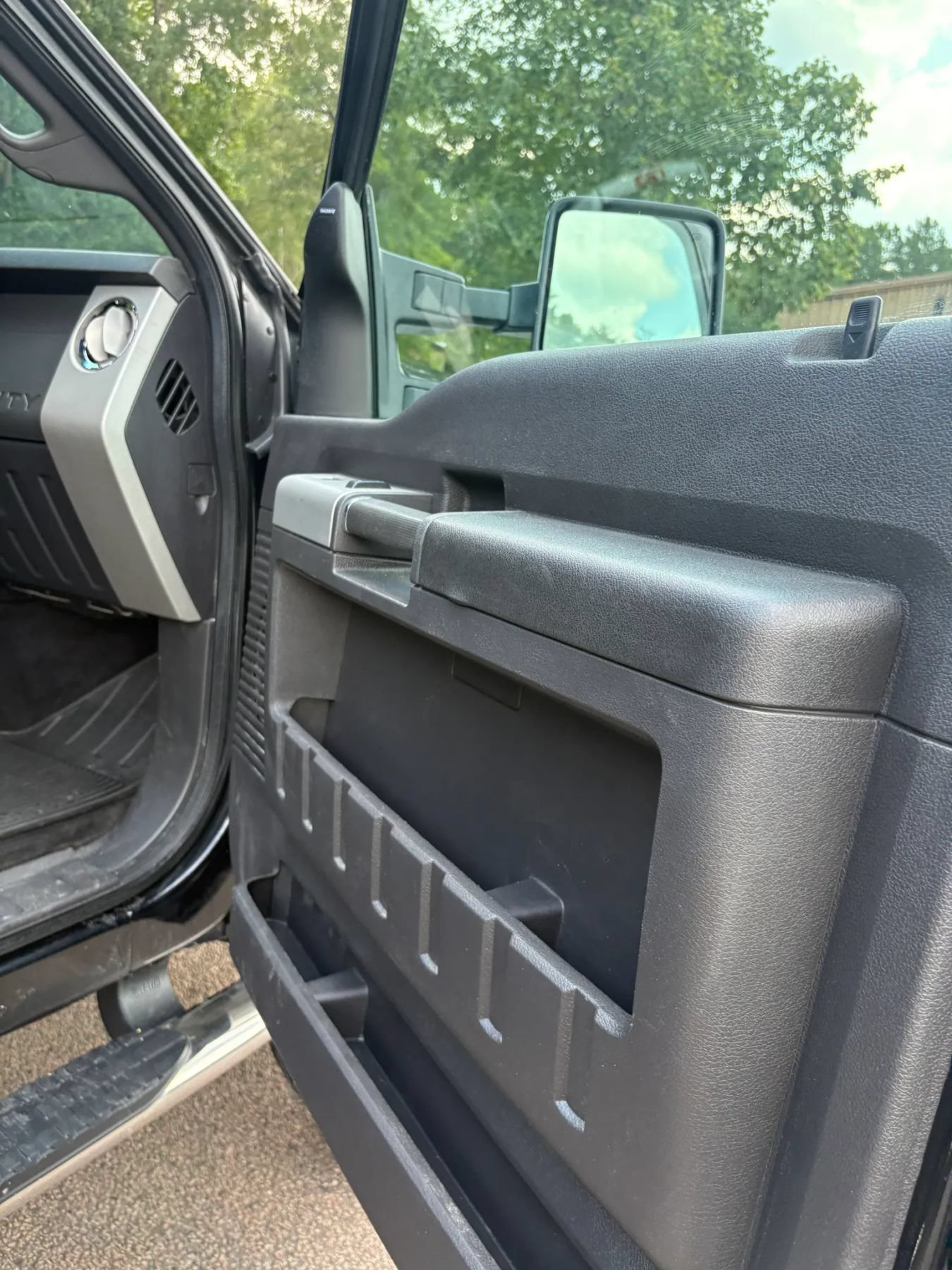 Used 2015 Ford F250 Lariat w/ Lariat Chrome Package AWD/4WD image 33
