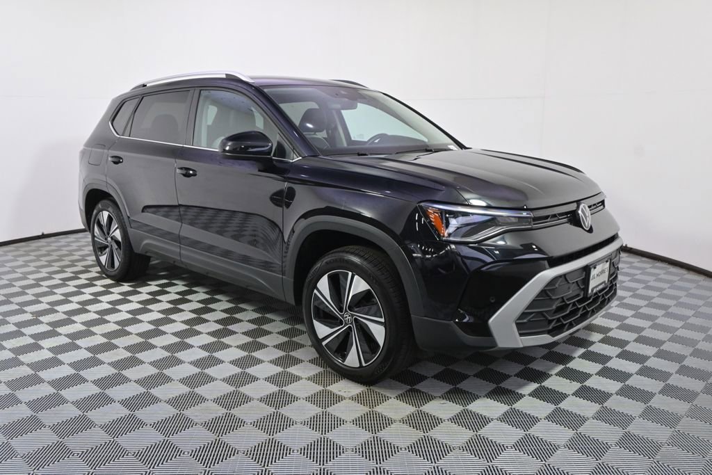 Used 2025 Volkswagen Taos SE AWD/4WD image 8