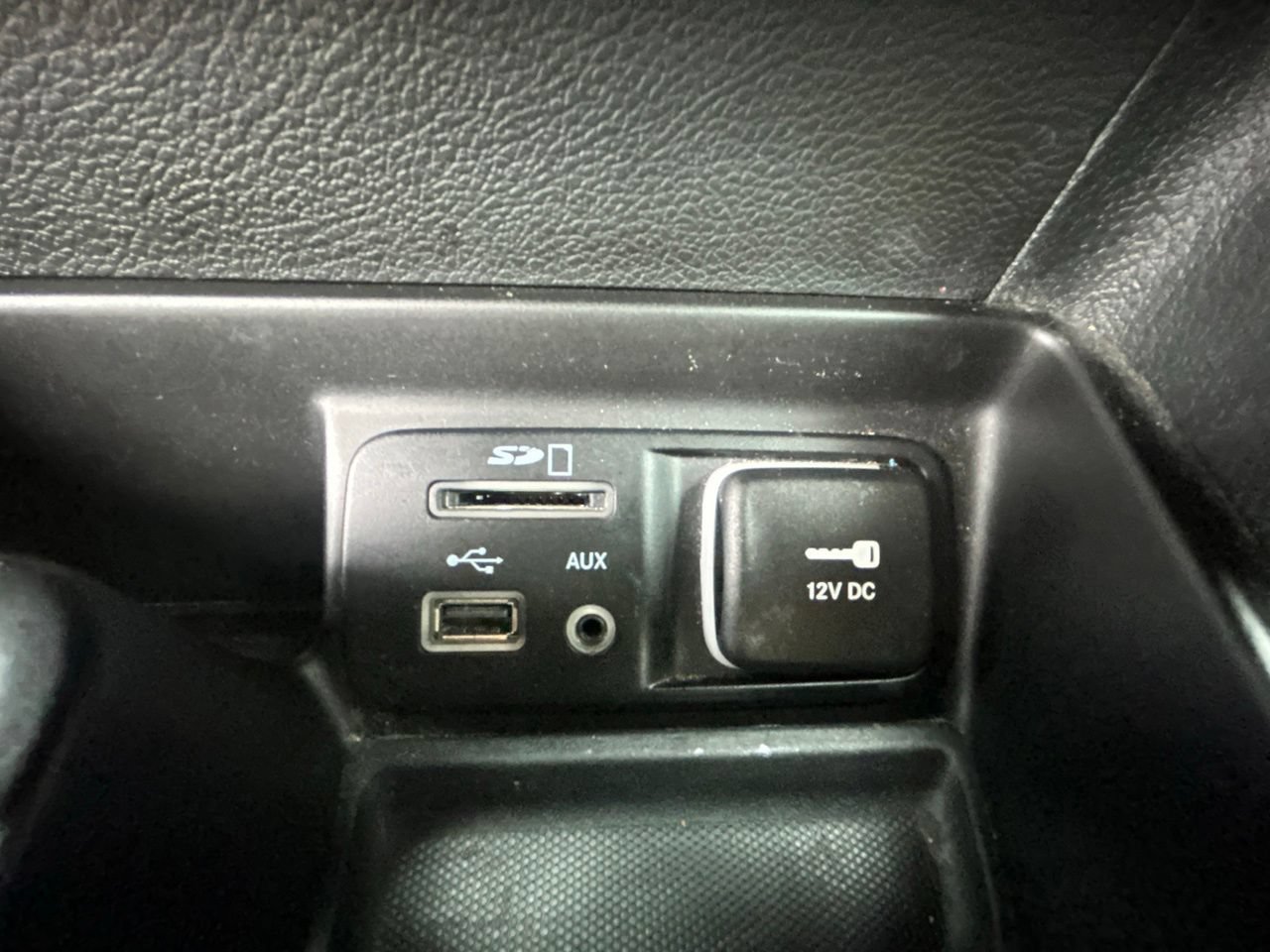 Used 2015 Jeep Cherokee Latitude w/ Comfort/Convenience Group AWD/4WD image 25