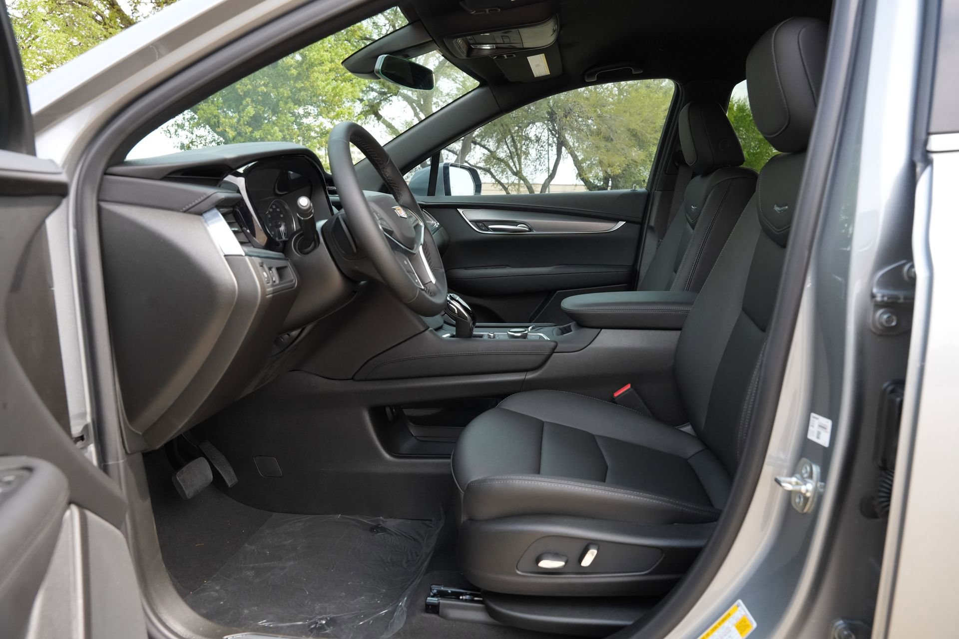New 2026 Cadillac XT5 Luxury w/ LPO, Floor Liner Package image 18