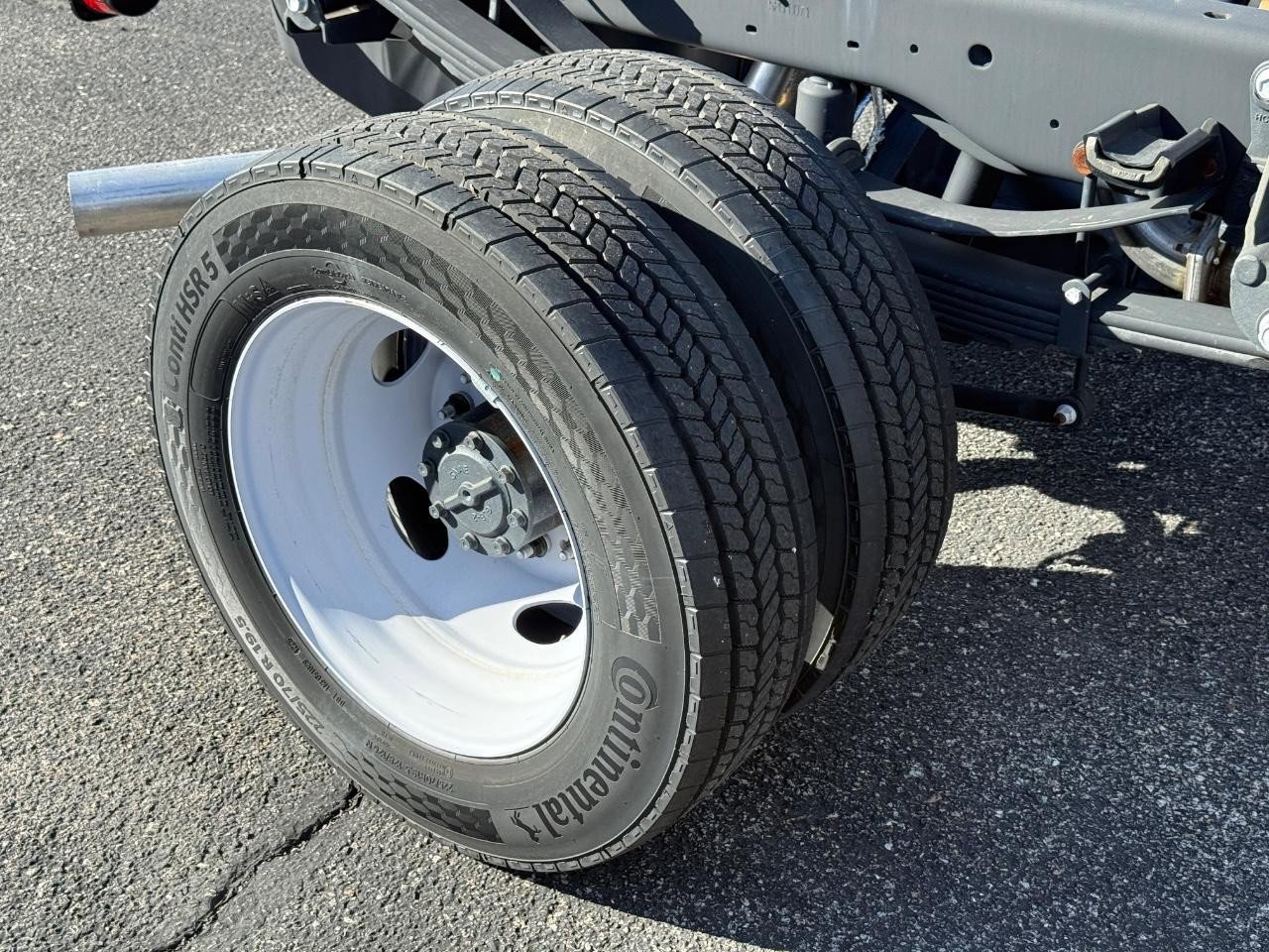 New 2025 Ford F550 4x4 Regular Cab Super Duty image 4
