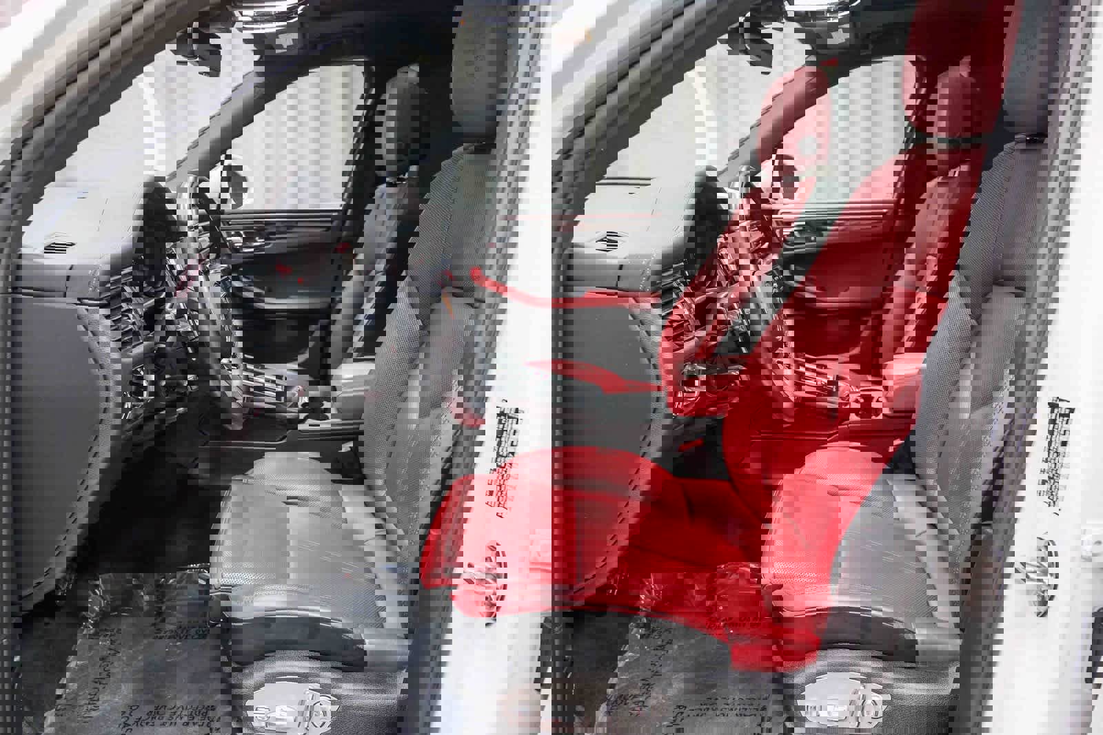 Used 2024 Porsche Macan image 19