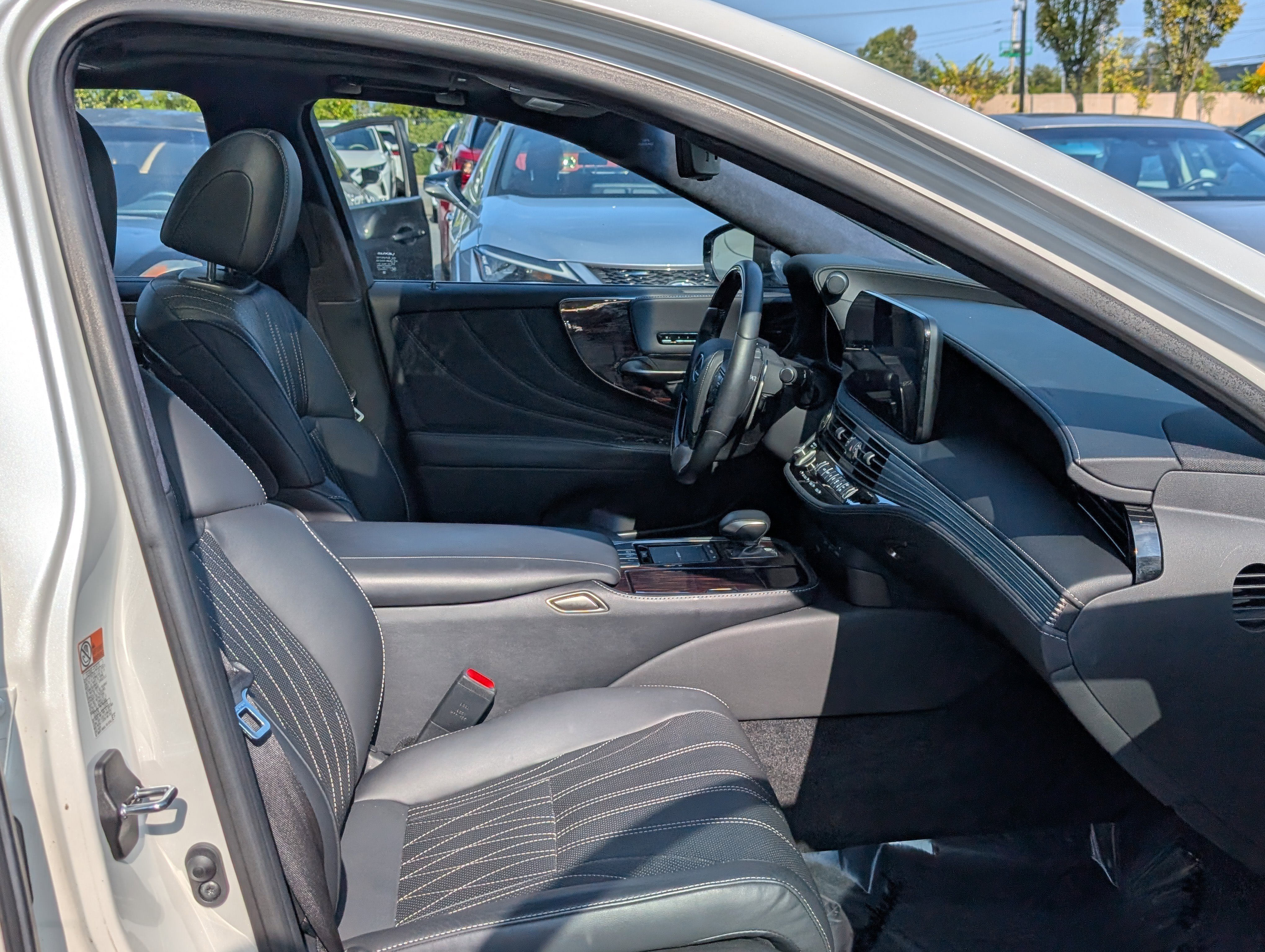 Certified 2022 Lexus LS 500 500 w/ Interior Upgrade Package image 11