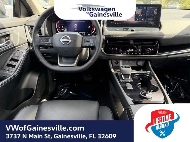 Used 2025 Nissan Rogue SL AWD/4WD image 14