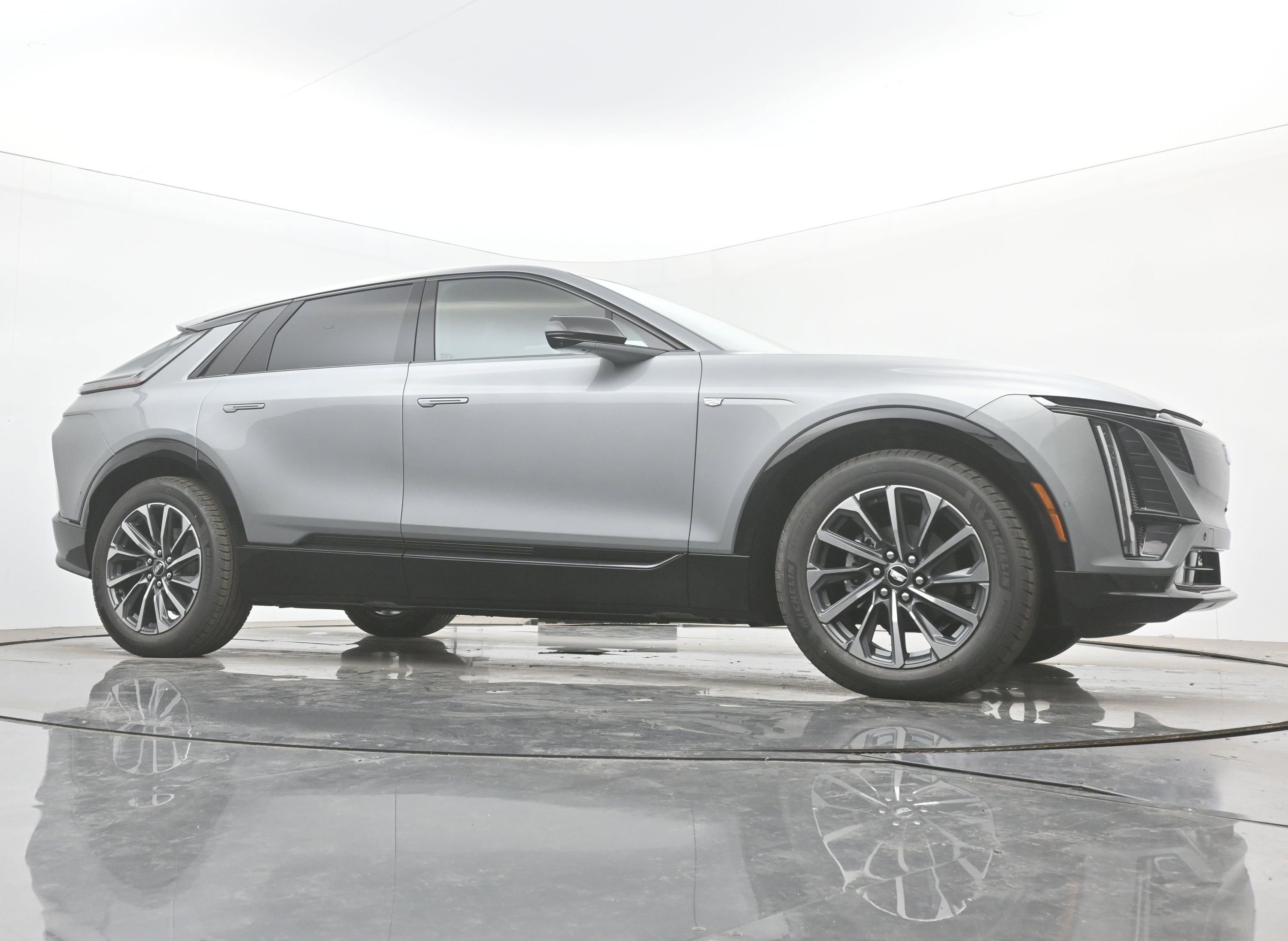 New 2026 Cadillac Lyriq Sport w/ LPO, Floor Liner Package AWD/4WD image 21