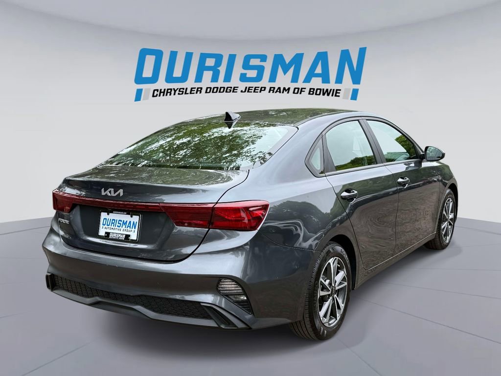 Used 2022 Kia Forte LXS FWD image 2