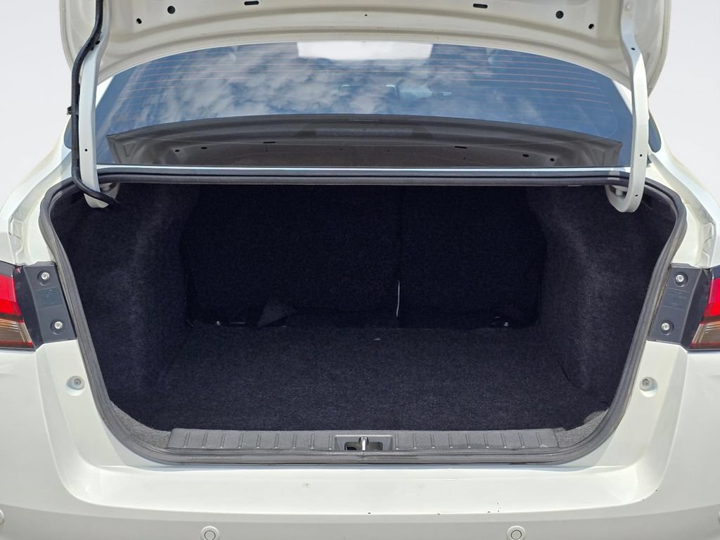 Used 2021 Nissan Versa S FWD image 9