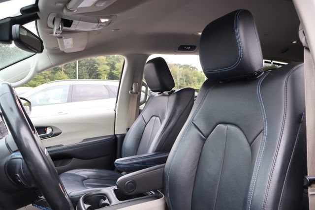 Used 2021 Chrysler Pacifica Touring-L w/ Uconnect Theater Family Group AWD/4WD image 11