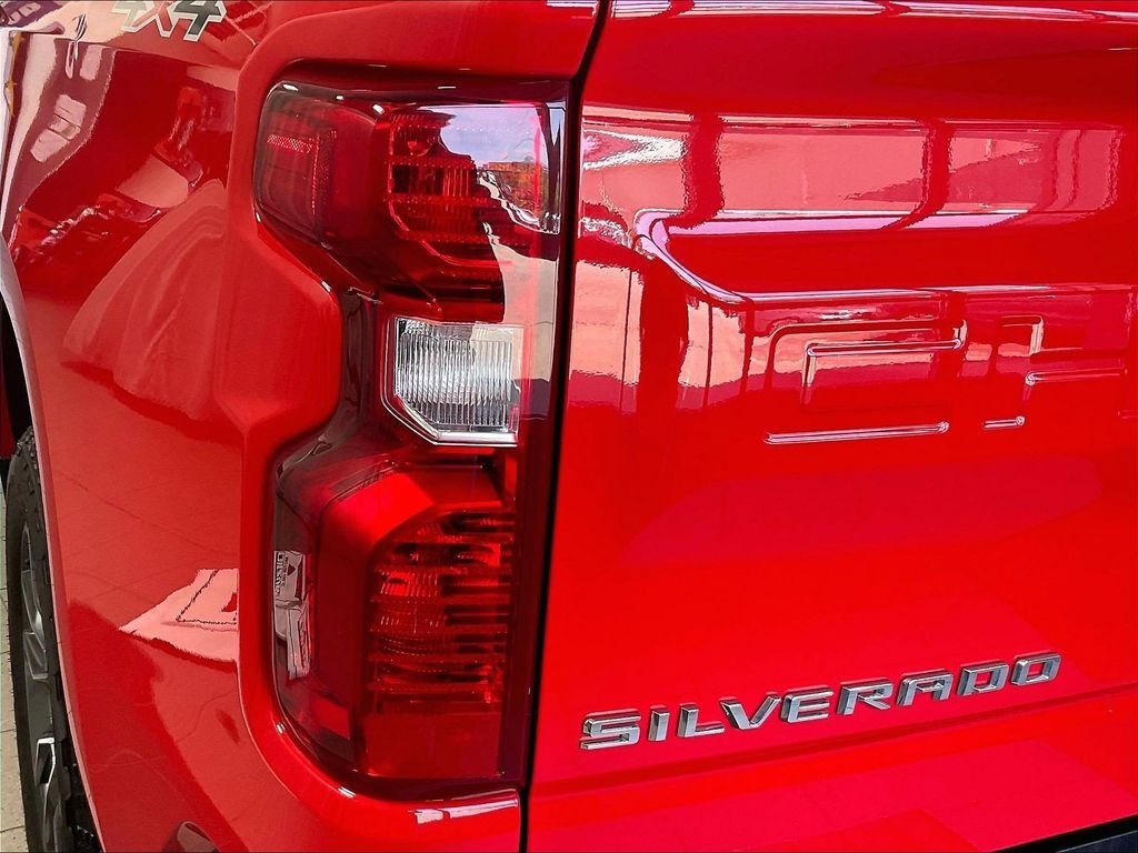 Used 2023 Chevrolet Silverado 1500 LT AWD/4WD image 34