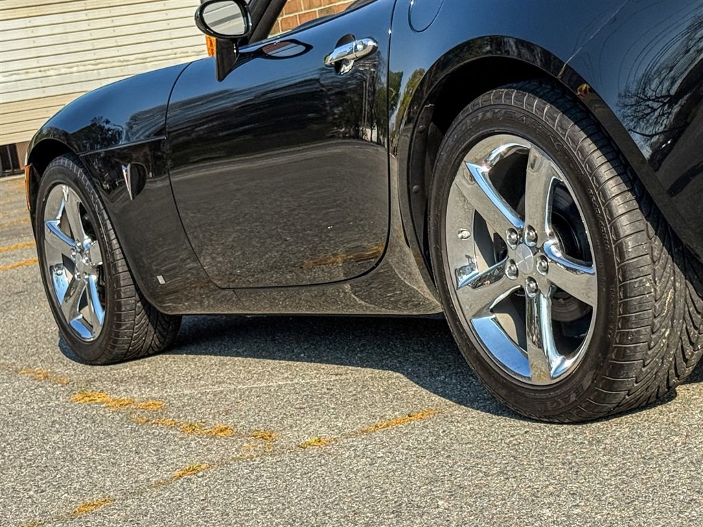 Used 2009 Pontiac Solstice GXP w/ Premium Package image 25