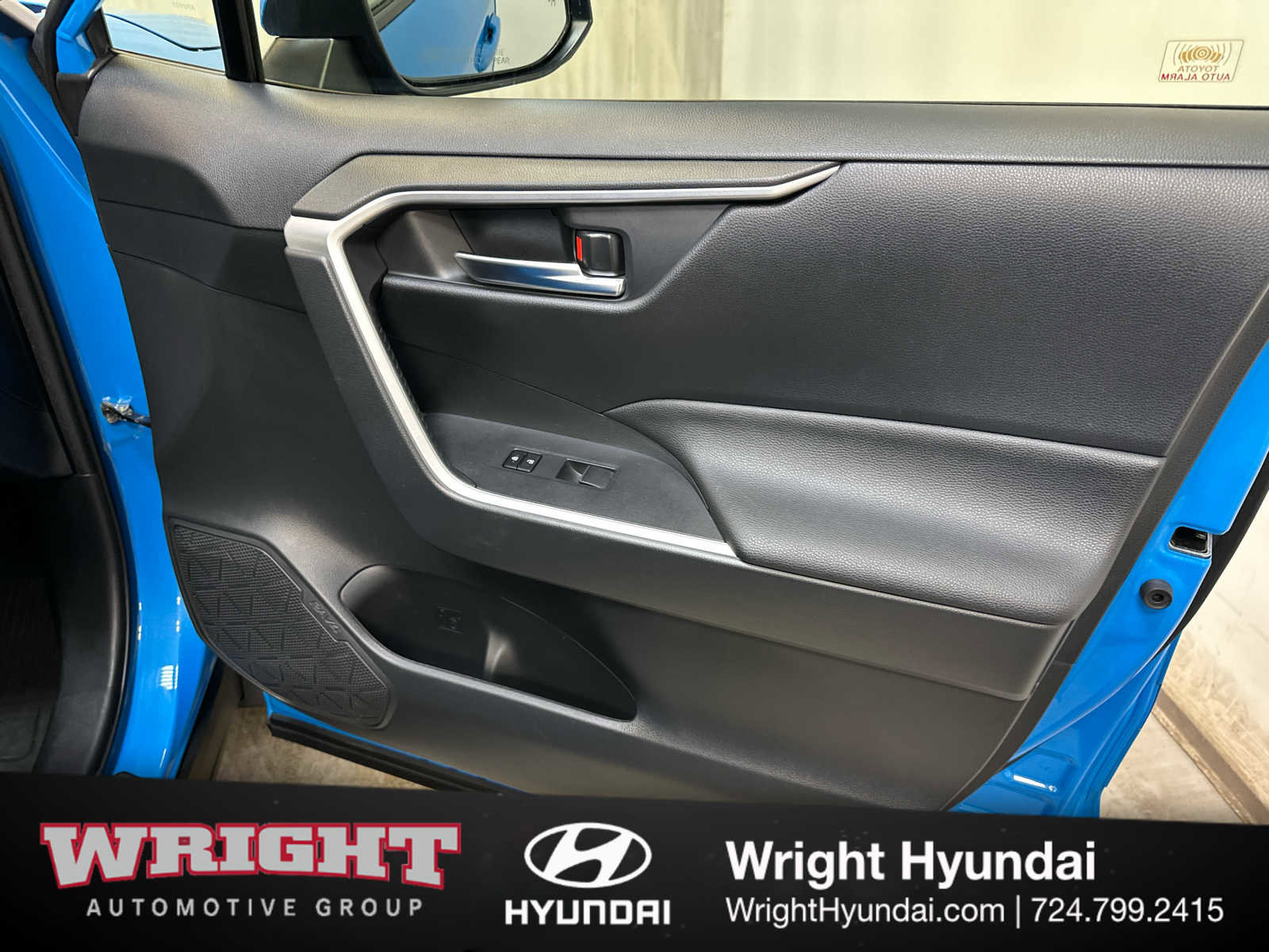 Used 2021 Toyota RAV4 XLE Premium image 17